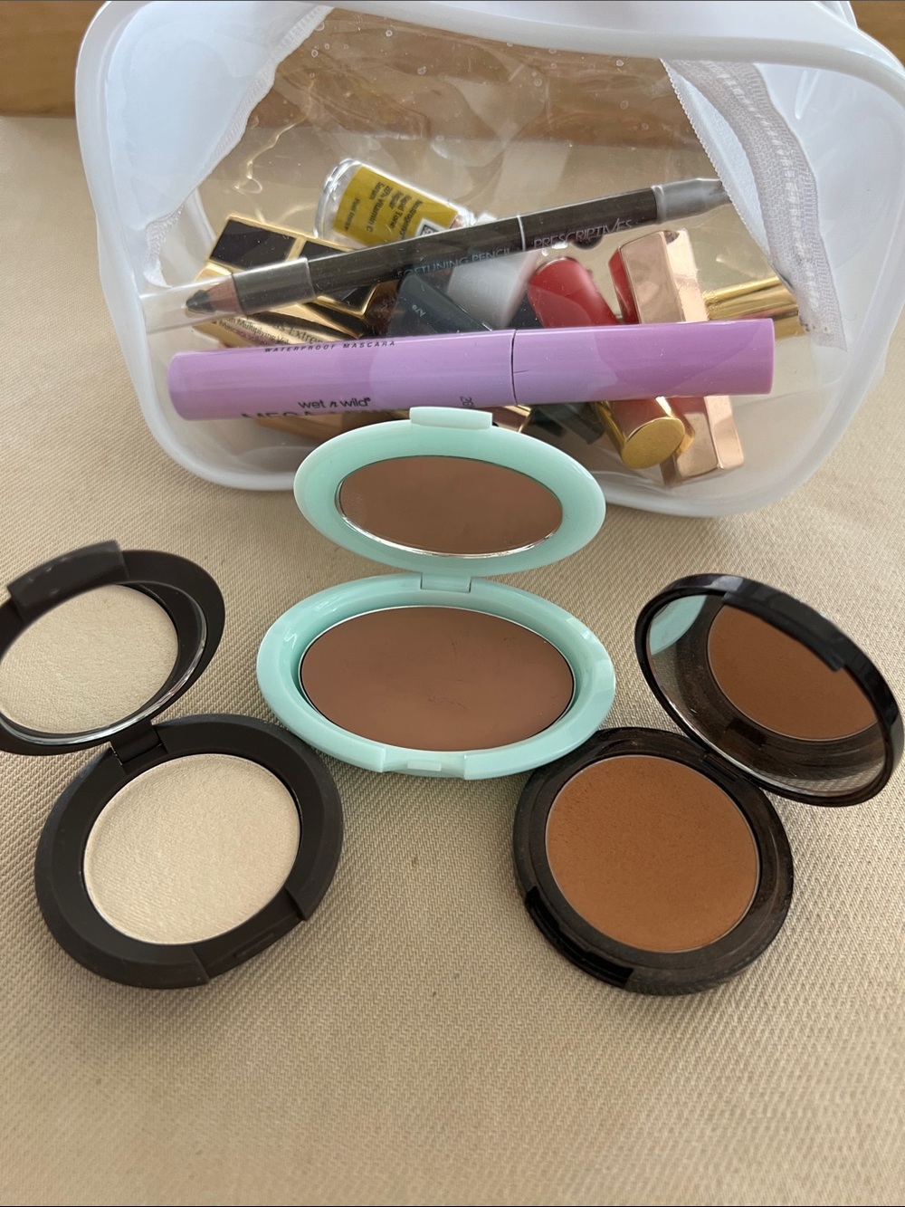 Assorted Women’s Makeup and Perfume Collection - Picture 5 of 9